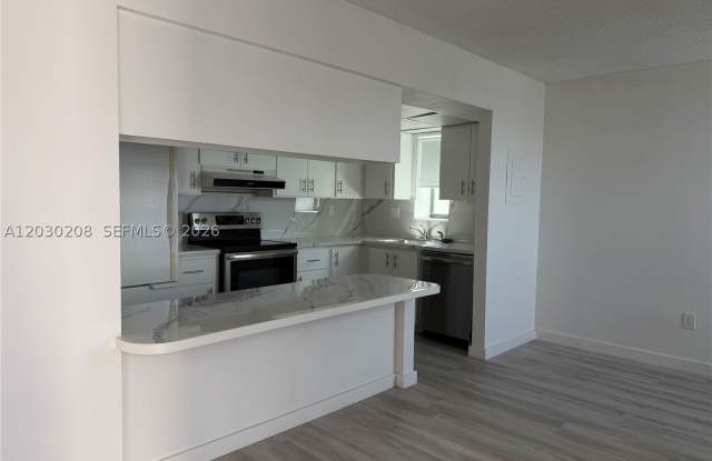 20200 W Country Club Dr photos photos