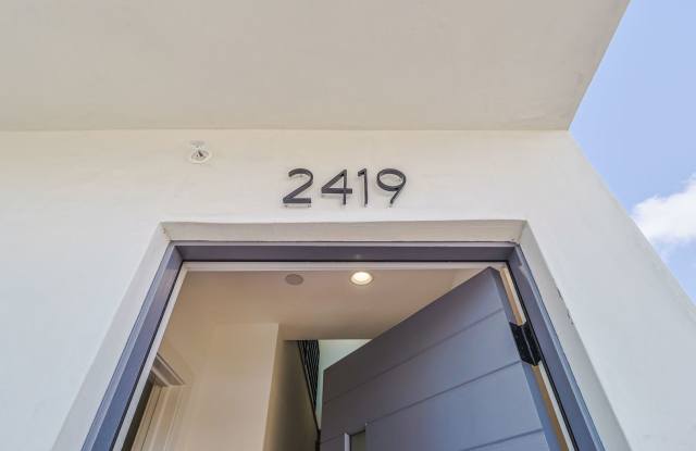 2419 Carmona Ave photos photos
