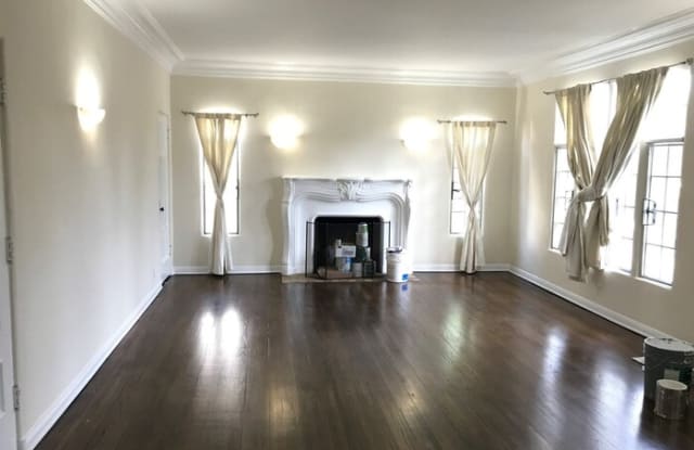 8710 1/2 West Olympic Boulevard - 8710 1/2 W Olympic Blvd, Los Angeles, CA 90035