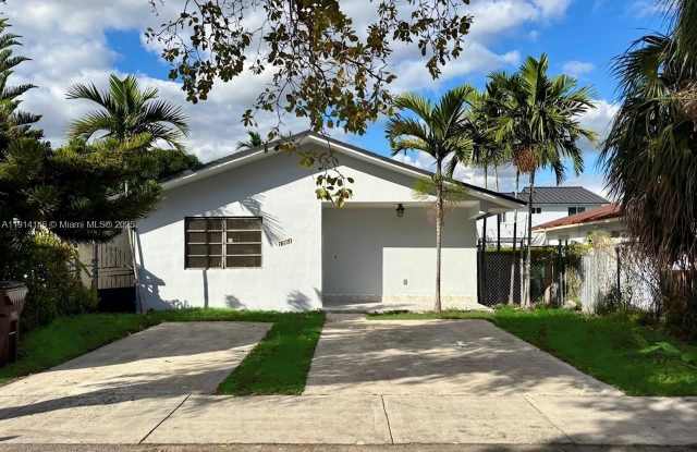 1301 W 38th Pl photos photos