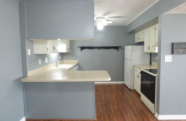 COMING SOON! Beautiful All Electric Townhome! Converted Garage, W/D, Small Pets Ok! Gallery 3