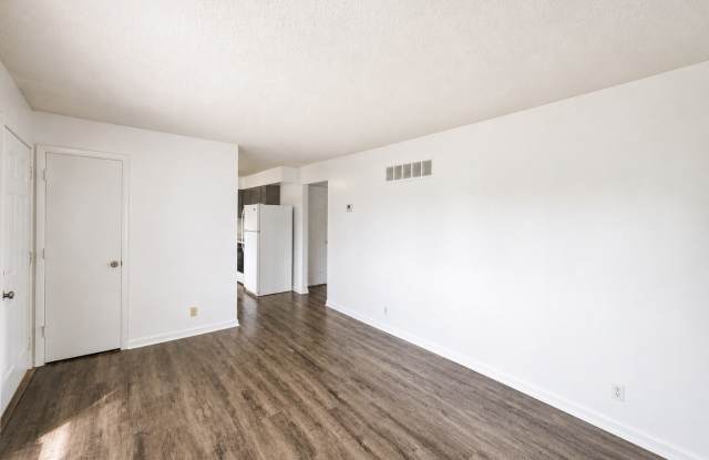 Spacious 2-Bedroom Duplex with Oversized Garage Gallery 4