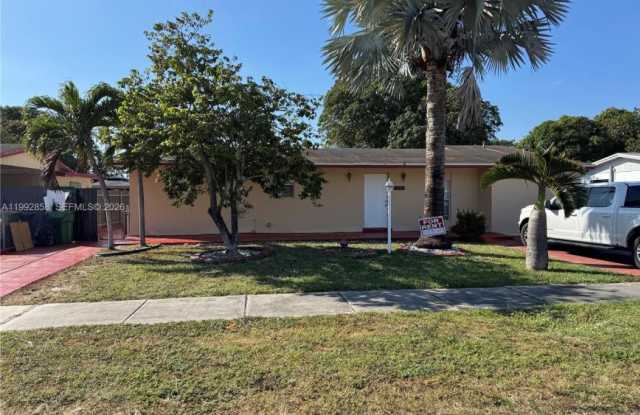 19220 NW 51st Ave photos photos