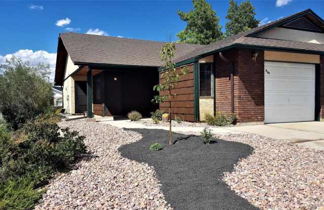 2 bed, 1 bath Twinhome with attached garage - 469 East 2015 North, Cedar City, UT 84721