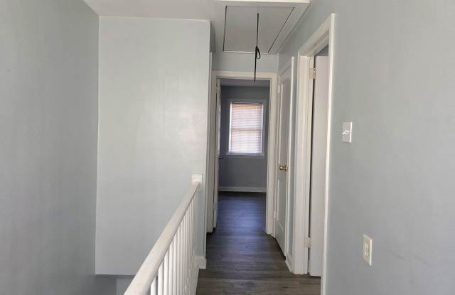 3 bed-1 Bath Available Now! Gallery 4