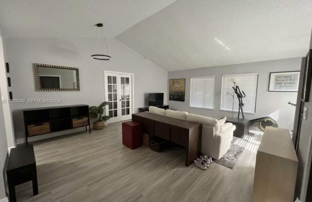 3931 SW 84th Ter photos photos