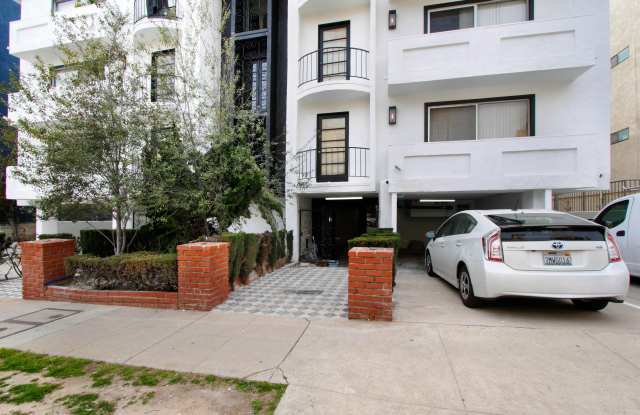 1525 Amherst Apartments Gallery 3