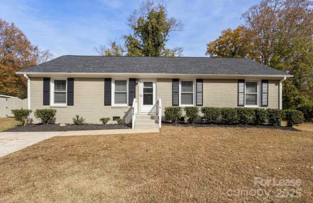 815 Sharon Drive - 815 Sharon Drive, Waxhaw, NC 28173