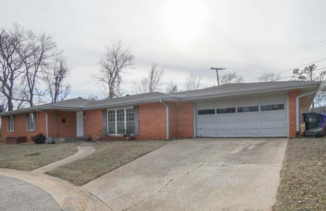 Must see 3 bed, 2 bath home near the University of Oklahoma campus. photos photos