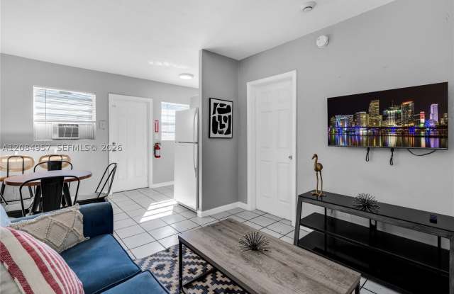 105 SW 5th Ct Gallery 3