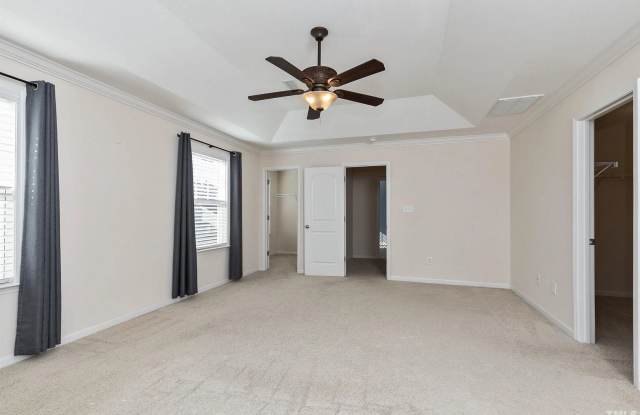 Room in 6 Bedroom Home at King Arthur Ct photos photos