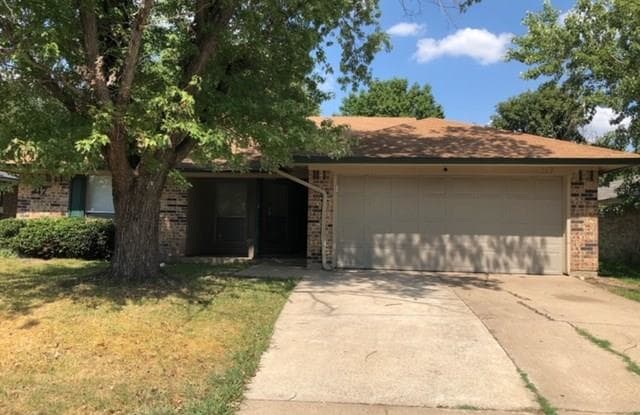 317 Myrtle Drive - 317 Myrtle Drive, Arlington, TX 76018