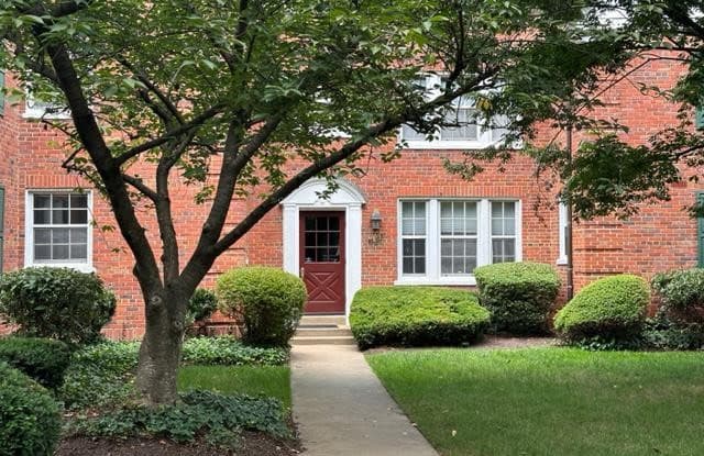 1816 QUEENS LN #4-224 - 1816 Queens Lane, Arlington, VA 22201