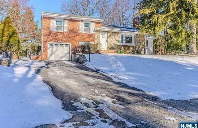 31 Perrin Drive - 31 Perrin Drive, Wayne, NJ 07470