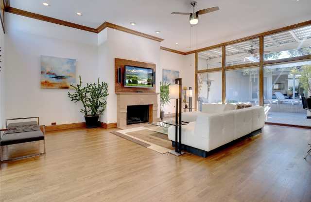 6434 Southpoint Drive Gallery 1