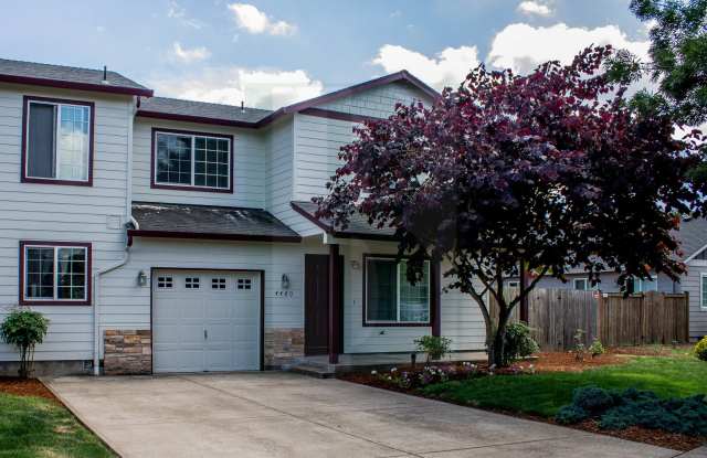 Spacious Updated Duplex in Salem photos photos