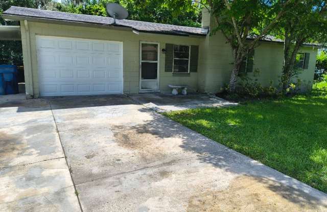 Great Location 3 Bedroom  2 Bath - 1414 West Chelsea Avenue, West DeLand, FL 32720