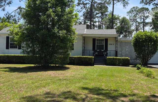 607 Pinetree Rd.  Close to VSU photos photos