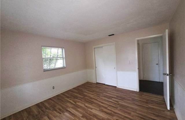 1213 SW 48th Terrace Gallery 4