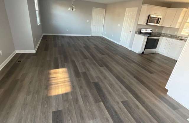 Ranch Style, Two Bedroom House in Donelson! Gallery 3