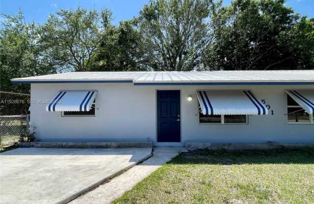 501 Azalea Ave - 501 Azalea Avenue, Fort Pierce, FL 34982