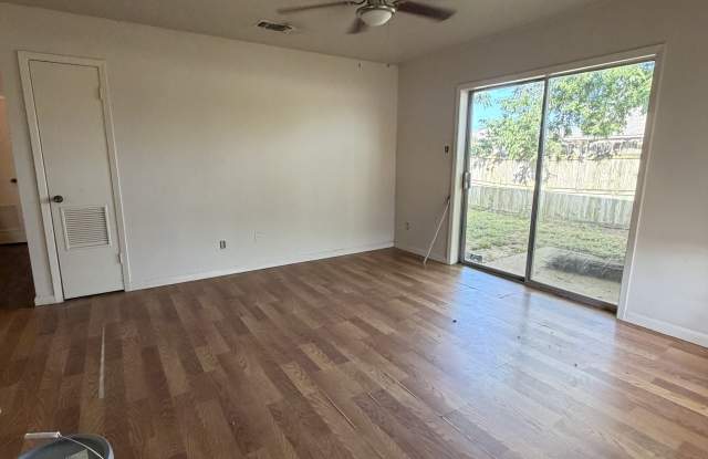 1824 San Antonio Street - B Gallery 2
