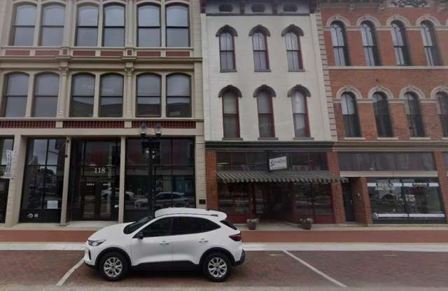 118 S Walnut Street Gallery 1