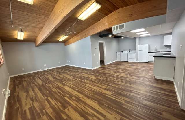 192 W Washington Ave photos photos