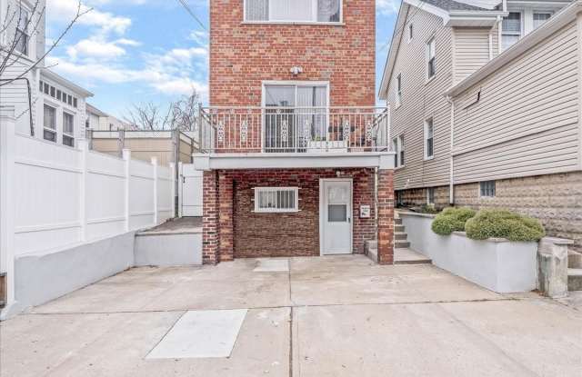 1559 Hering Avenue Gallery 1