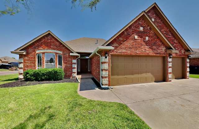 Beautiful 4 Bedroom 2 Bath Home with Bonus Room in Mustang Schools photos photos