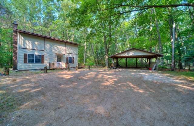 Lake Michigan Beach Access! 1503 N. Scenic, (Special: 1 month free rent!) Gallery 1