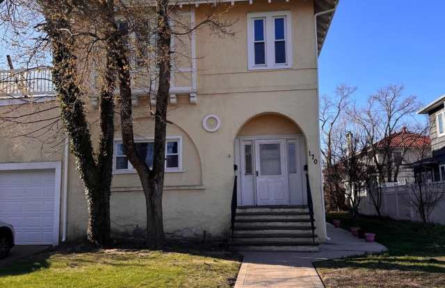 170 E Olive Street - 170 East Olive Street, Long Beach, NY 11561 170 E Olive Street - 170 East Olive Street, Long Beach, NY 11561