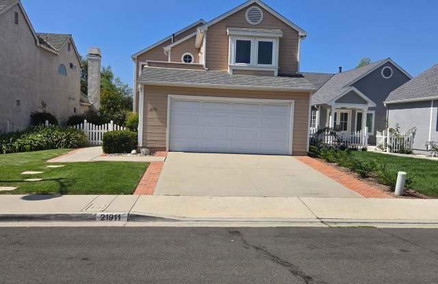 Great Home With 3 Bedrooms  2.5 Bathrooms In Mission Viejo - 21911 Tobarra, Mission Viejo, CA 92692