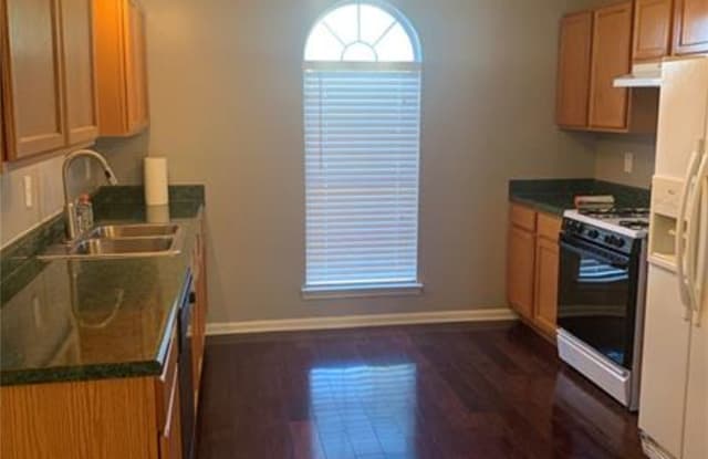 6211 Green Wing Way Gallery 3
