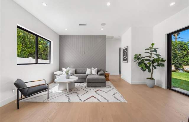 5945 Hesperia Avenue - 5945 Hesperia Avenue, Los Angeles, CA 91316