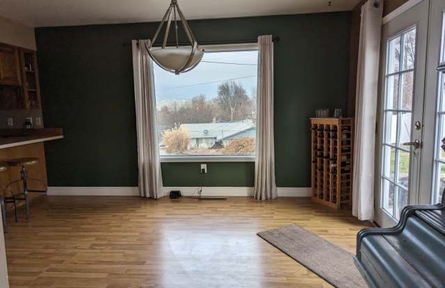 Private room for rent in a 4 bedroom house - UTILITIES INCLUDED! photos photos