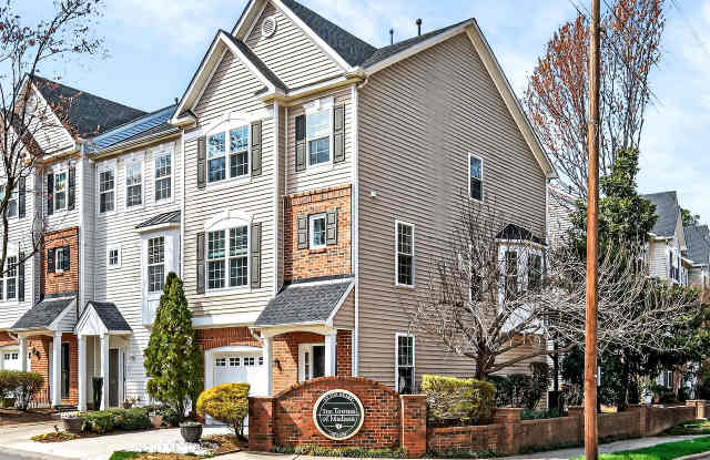 102 Madison Square Lane photos photos