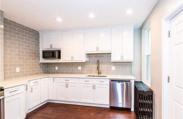 Student Housing - South Side Rental Gallery 3