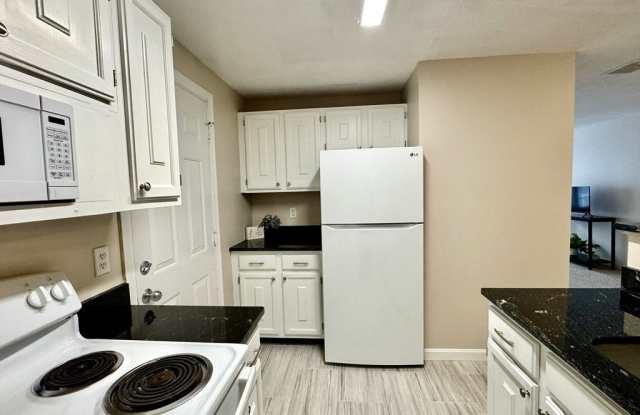 18 Walden Drive unit: 8 photos photos