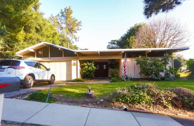 BEAUTIFUL 3 BEDROOM HOME WITH POOL IN THE HILLS OF LA CRESCENTA Gallery 1