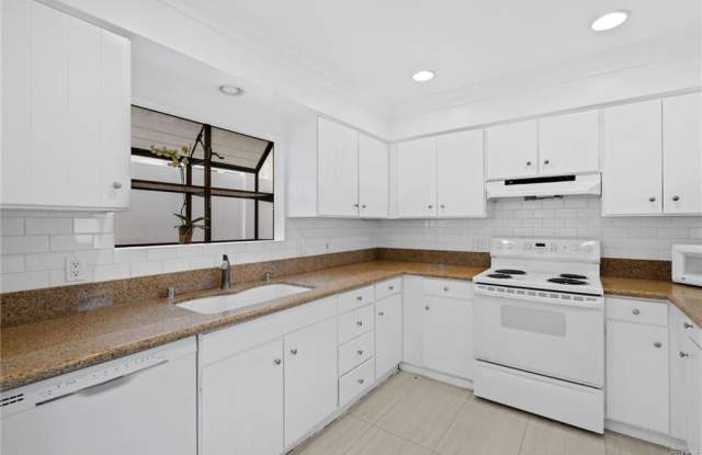 420 Narcissus Avenue - 420 Narcissus Avenue, Newport Beach, CA 92625