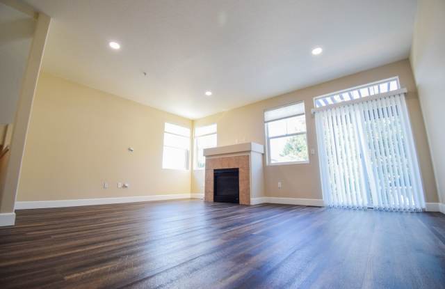 Beautiful Condo!  Wonderful Neighborhood! Gallery 3