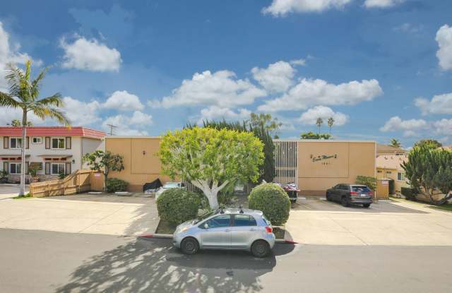 Erin Manor photos photos