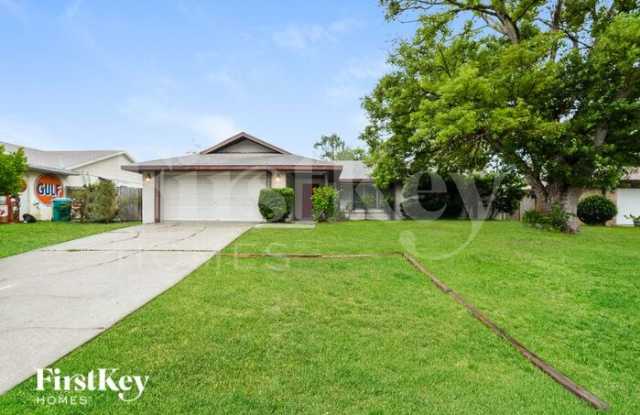 1900 West Chapel Drive photos photos