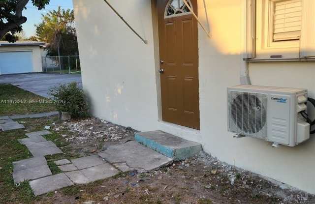 1375 NE 135th St photos photos