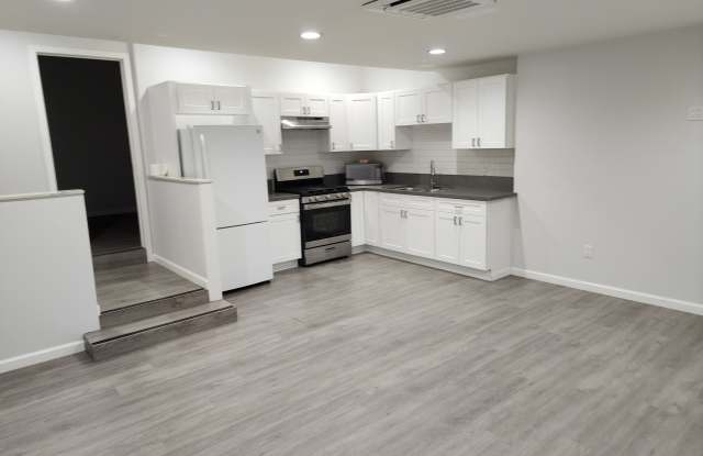 8826 Wakefield Avenue photos photos