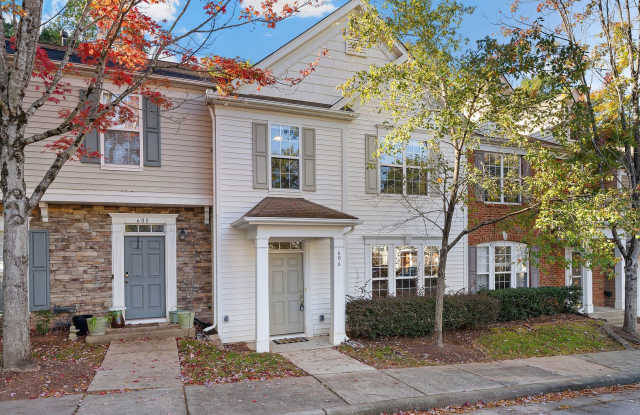 3 Bedroom, 2.5 Bathroom Townhouse with Fenced in Backyard! Located in Breckenridge, Morrisville - Available Now! - 606 Walnut Woods Drive, Morrisville, NC 27560