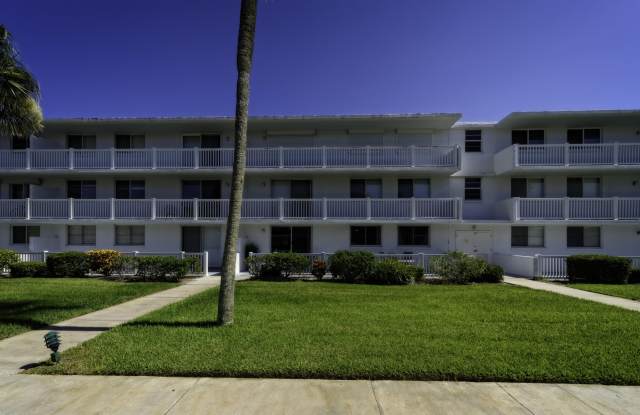 3190 N Atlantic Avenue photos photos