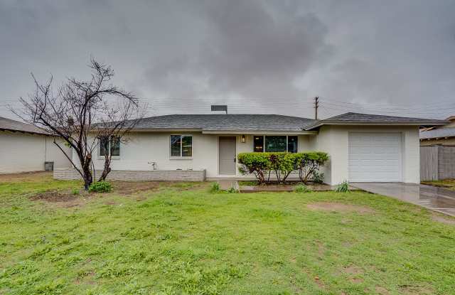 9009 N 18TH Drive Gallery 2