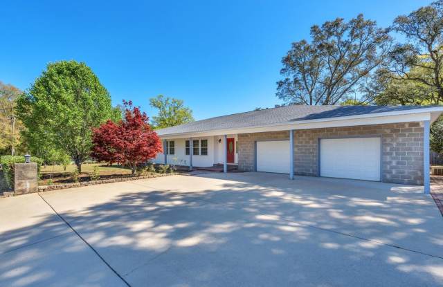 Charming 3 Bedroom w/ Large Garage & Attached Workshop!! photos photos